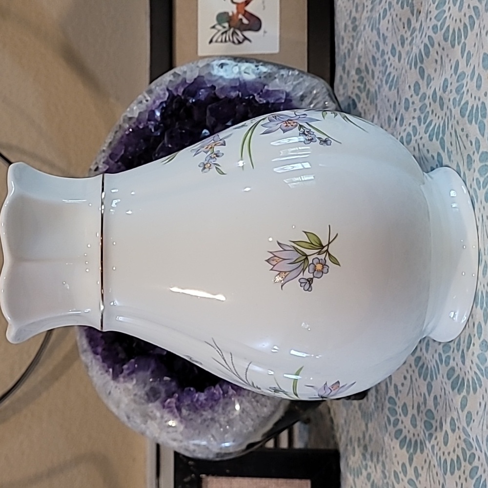 Vintage Purple flower vase - Picture 3 of 4